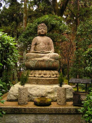 Kamenný buddha