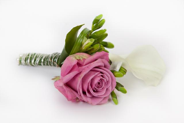 Svatební kytice - růže s kalou