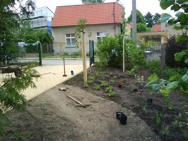 Zahrada příprava trávník