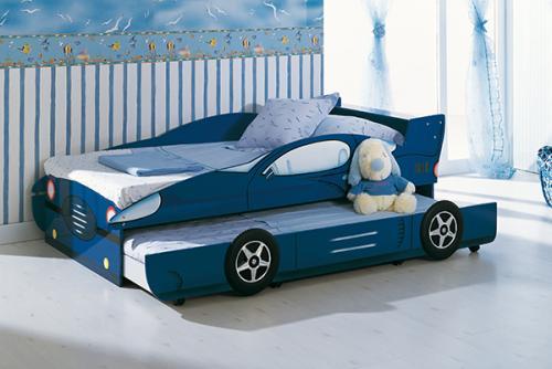 Dětská postel modré auto