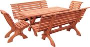 Dřevěné lavice a stůl