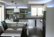 Kuchyně s čistým designem